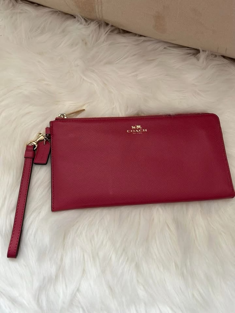 🔥NWT🔥 Coach XL Long Leather Wallet with Detachable Wrist Strap, Elegant Stylish